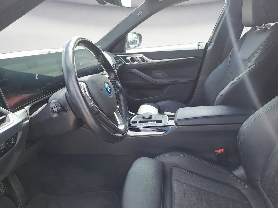 BMW i4 eDrive - Thumbnail 3