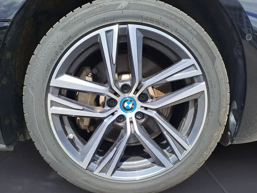BMW i4 eDrive - Thumbnail 5
