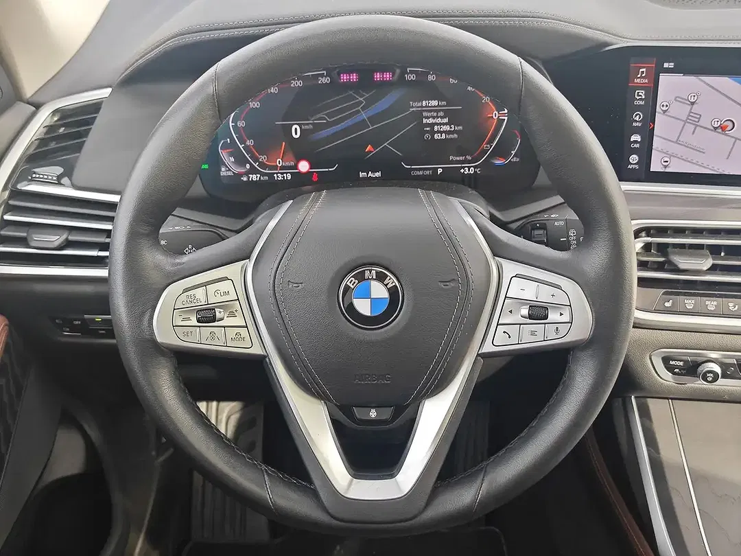 BMW X7 Lounge - Thumbnail 6