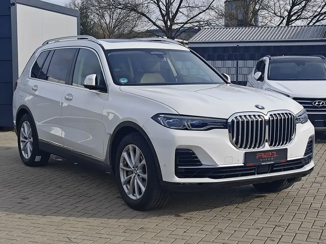BMW X7 Lounge - Thumbnail 3