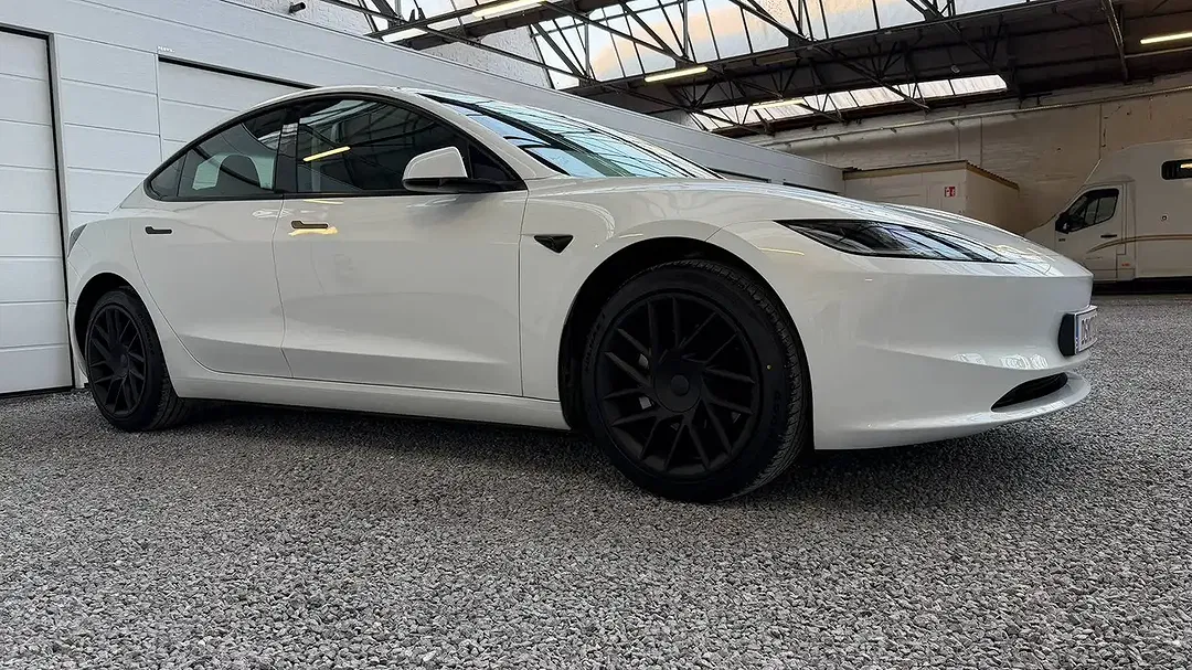 Tesla Model 3 RWD Premium - Thumbnail 10