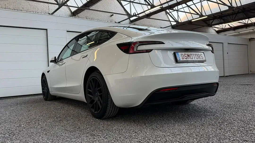 Tesla Model 3 RWD Premium - Thumbnail 13