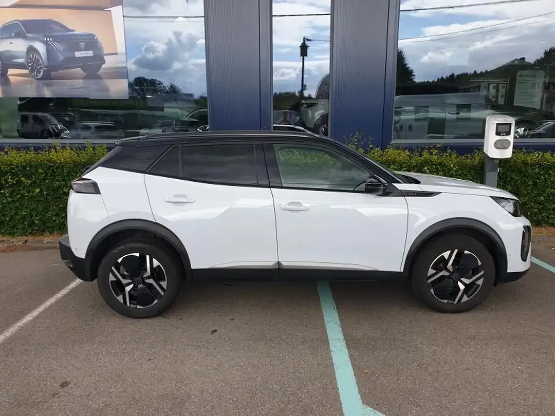 Peugeot 2008 EAT8 GT - Thumbnail 6