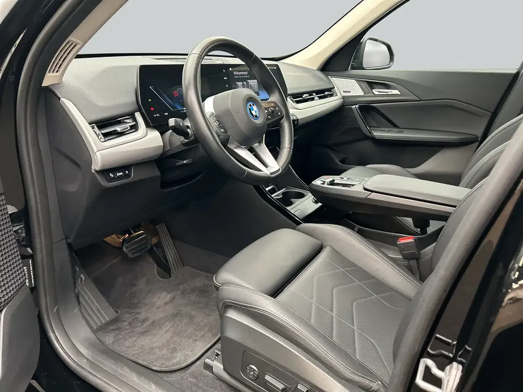 BMW iX1 xDrive - Thumbnail 6
