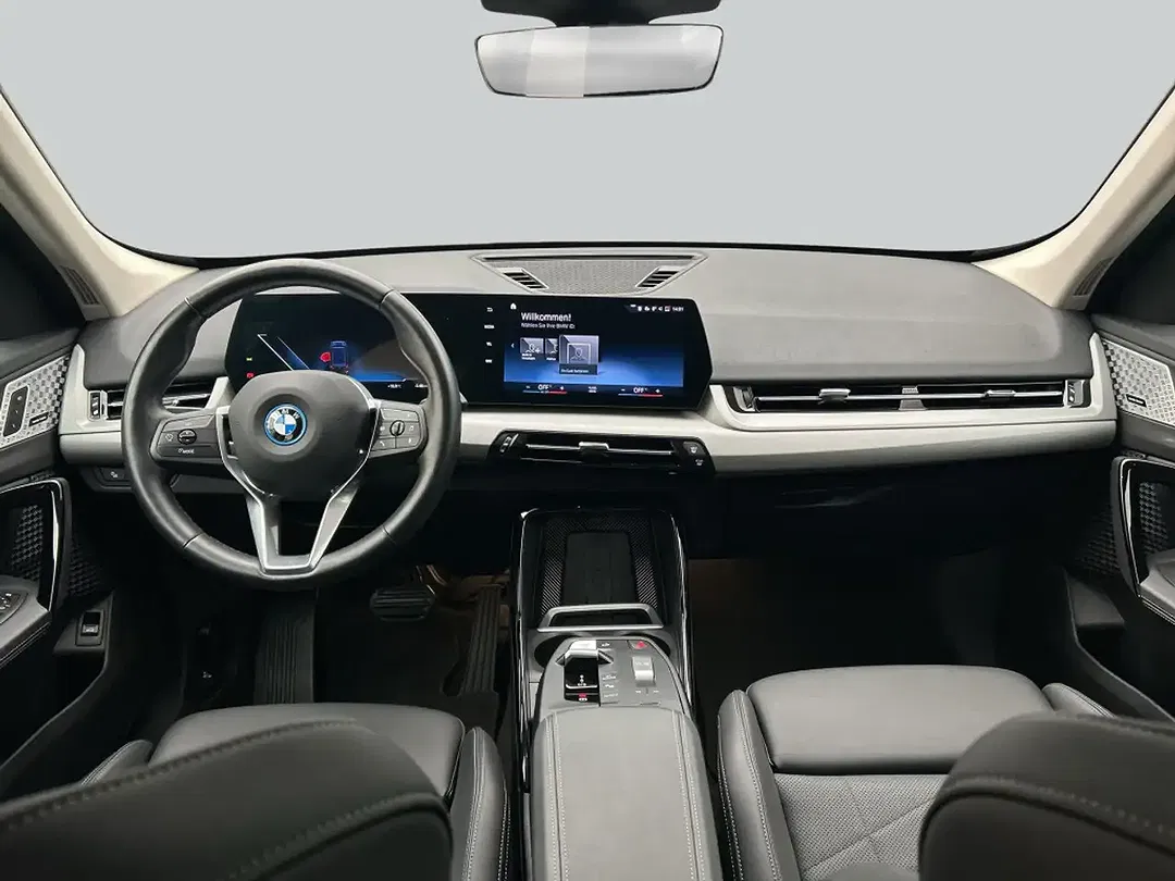 BMW iX1 xDrive - Thumbnail 8