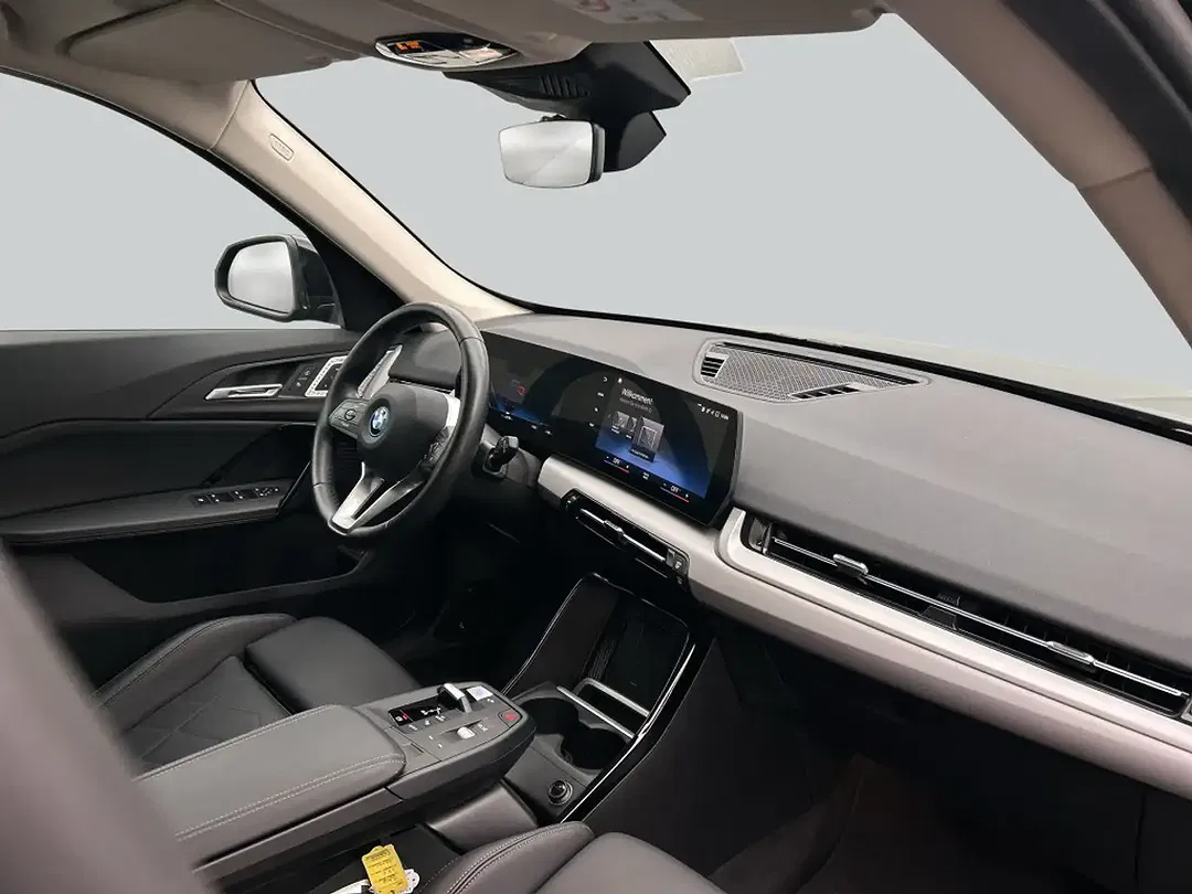 BMW iX1 xDrive - Thumbnail 9