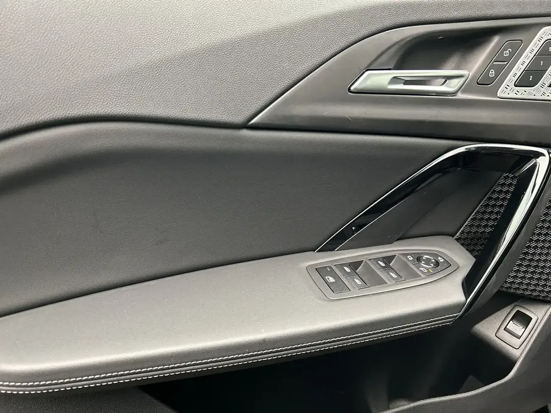 BMW iX1 xDrive - Thumbnail 11