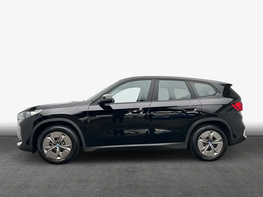 BMW iX1 xDrive - Thumbnail 3