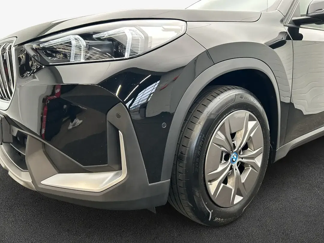 BMW iX1 xDrive - Thumbnail 4