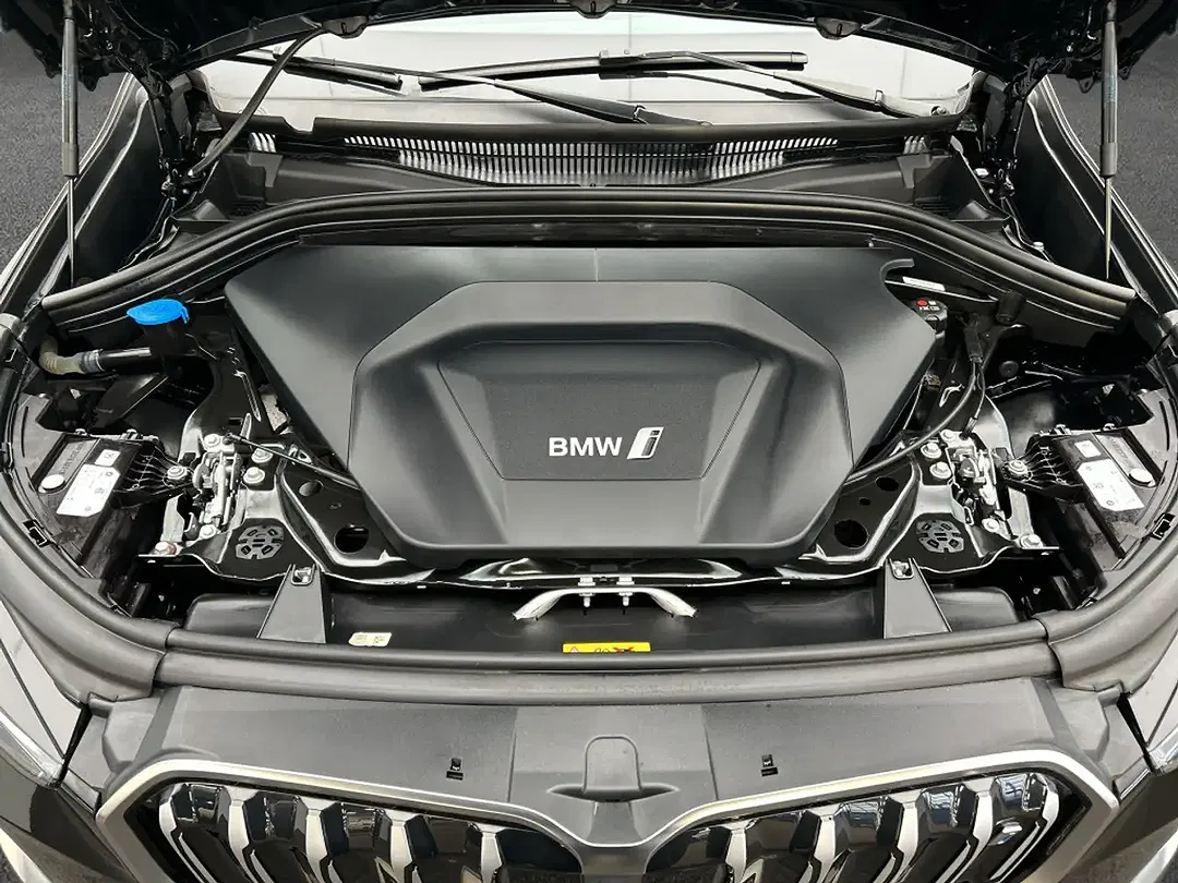 BMW iX1 xDrive - Thumbnail 5