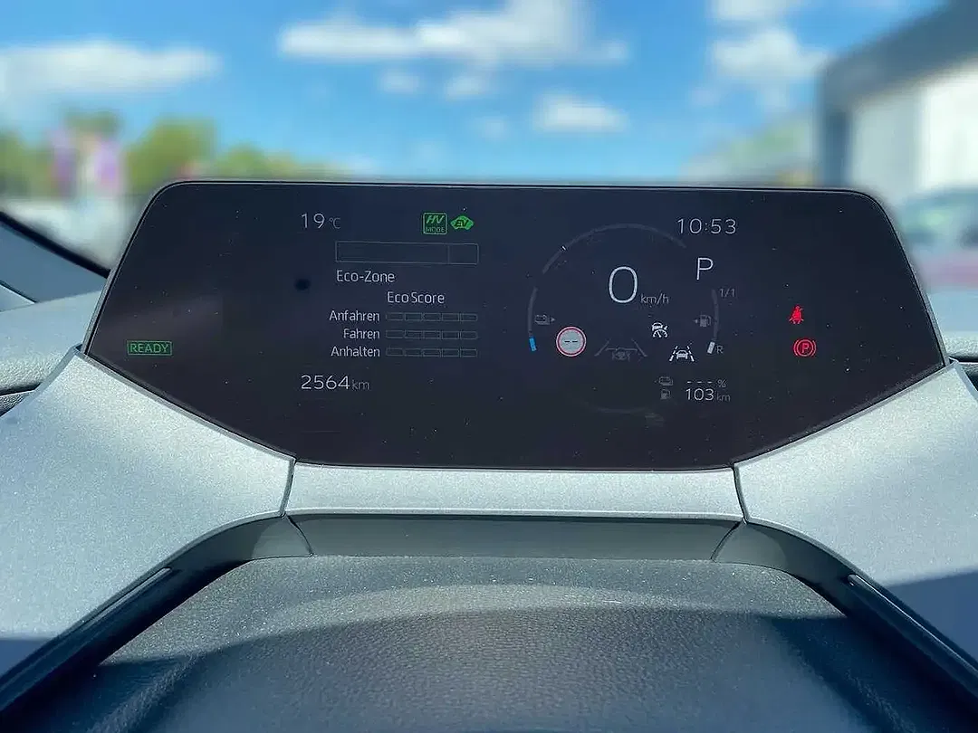 Toyota Prius PHEV Executive - Thumbnail 11