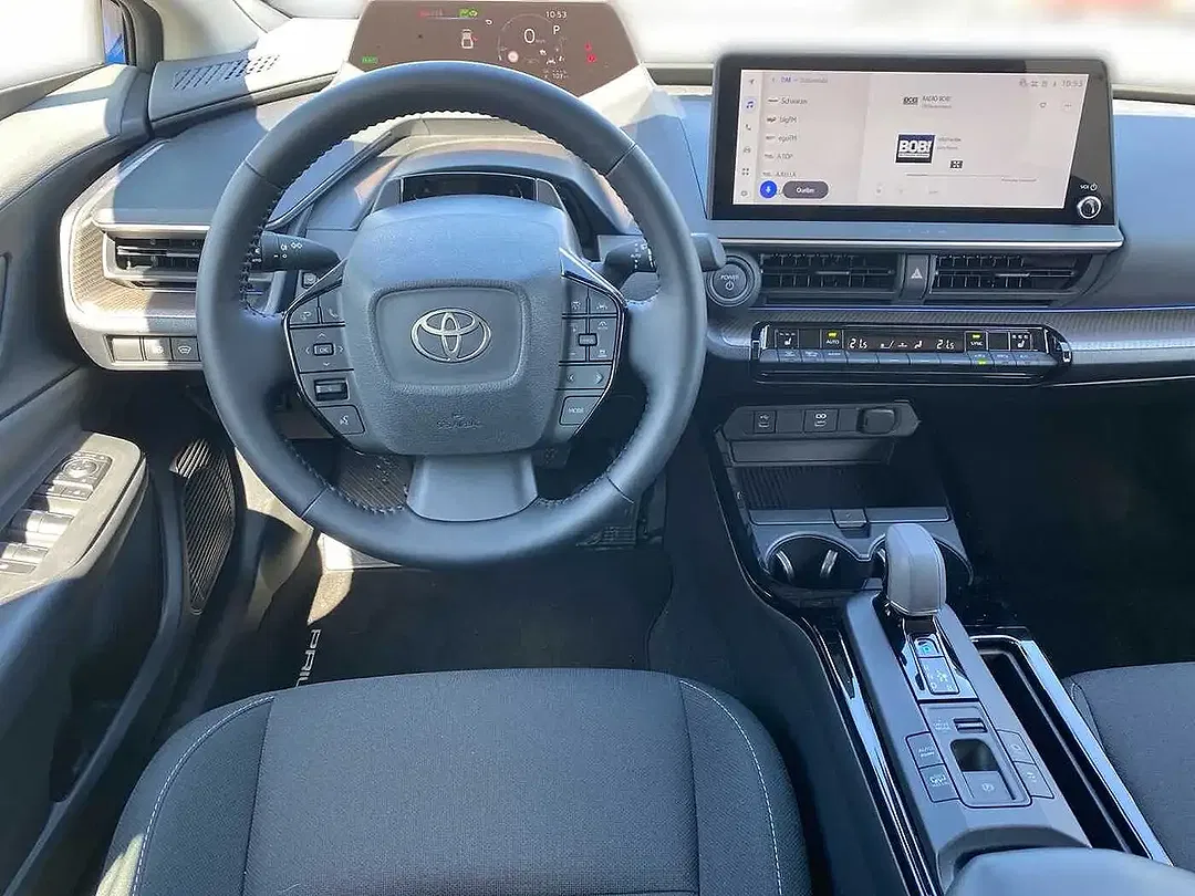 Toyota Prius PHEV Executive - Thumbnail 9