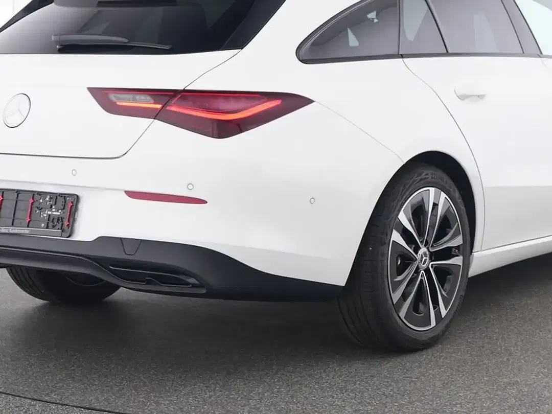 Mercedes-Benz CLA 180 - Thumbnail 4