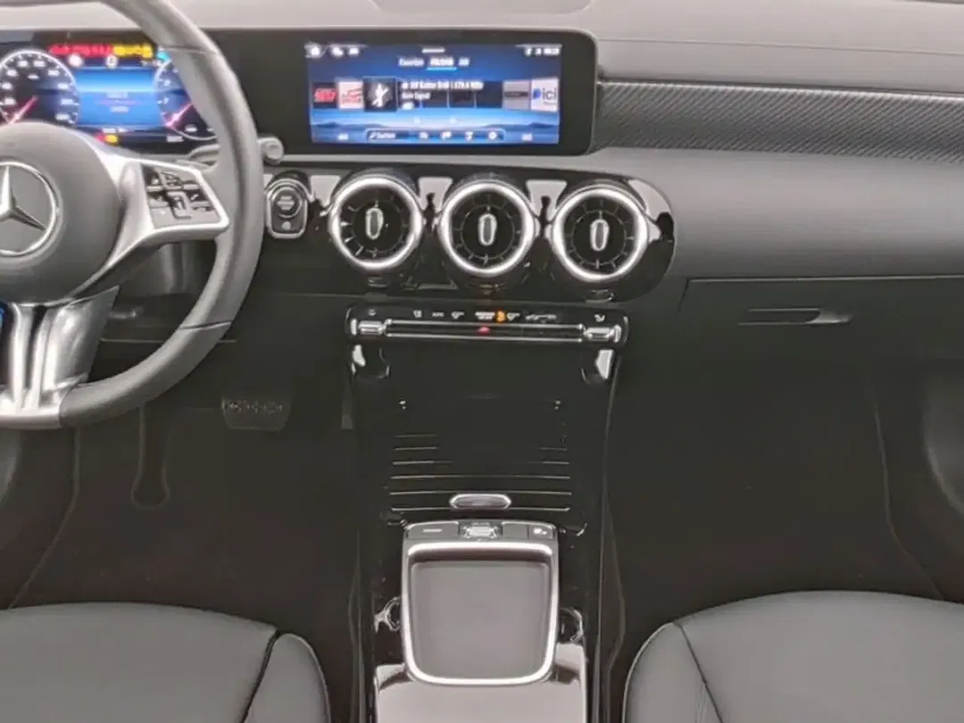Mercedes-Benz CLA 180 - Thumbnail 6