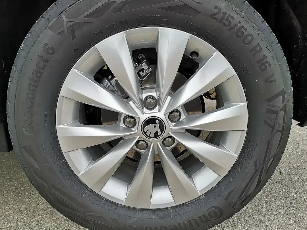 Skoda Karoq 2.0 TDI DSG Selection - Thumbnail 3