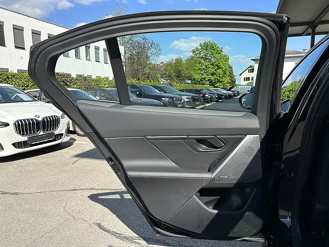 BMW i5 eDrive Pro - Thumbnail 7