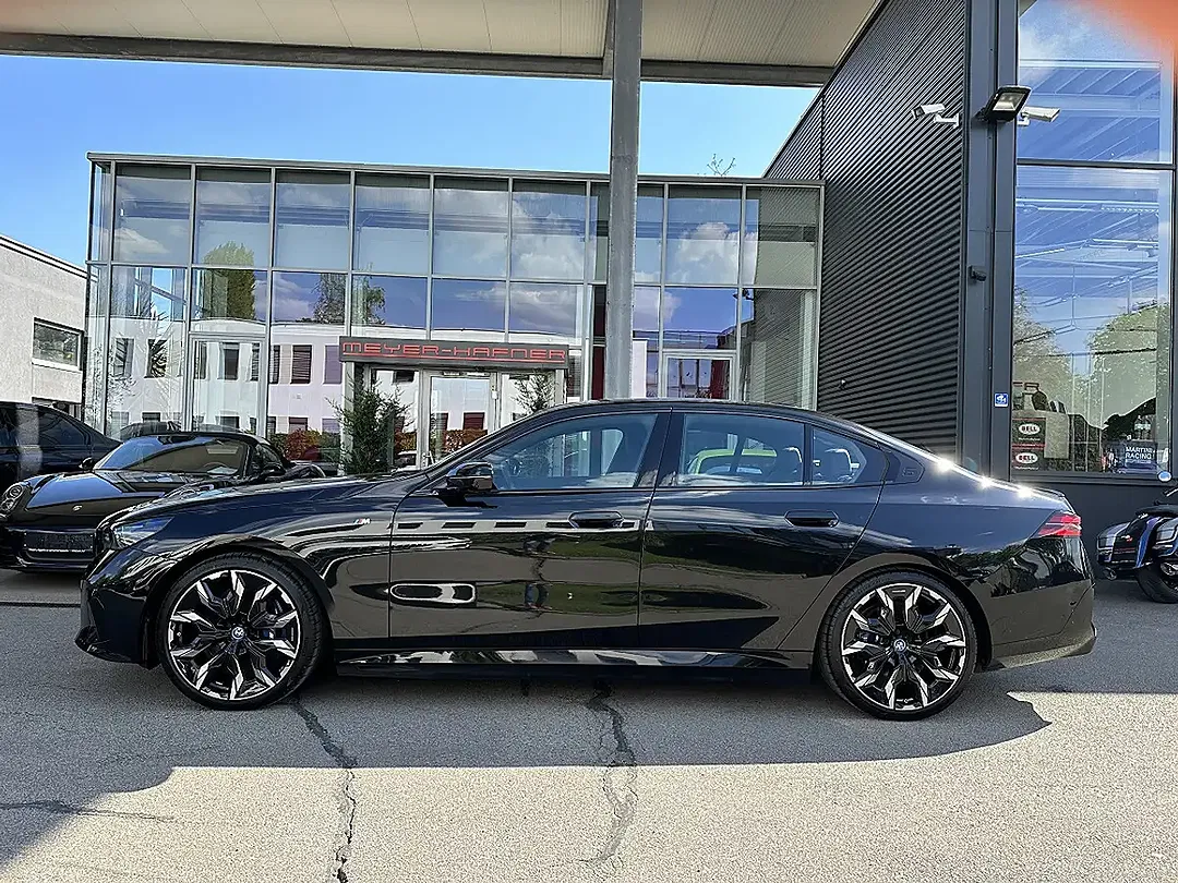 BMW i5 eDrive Pro - Thumbnail 3