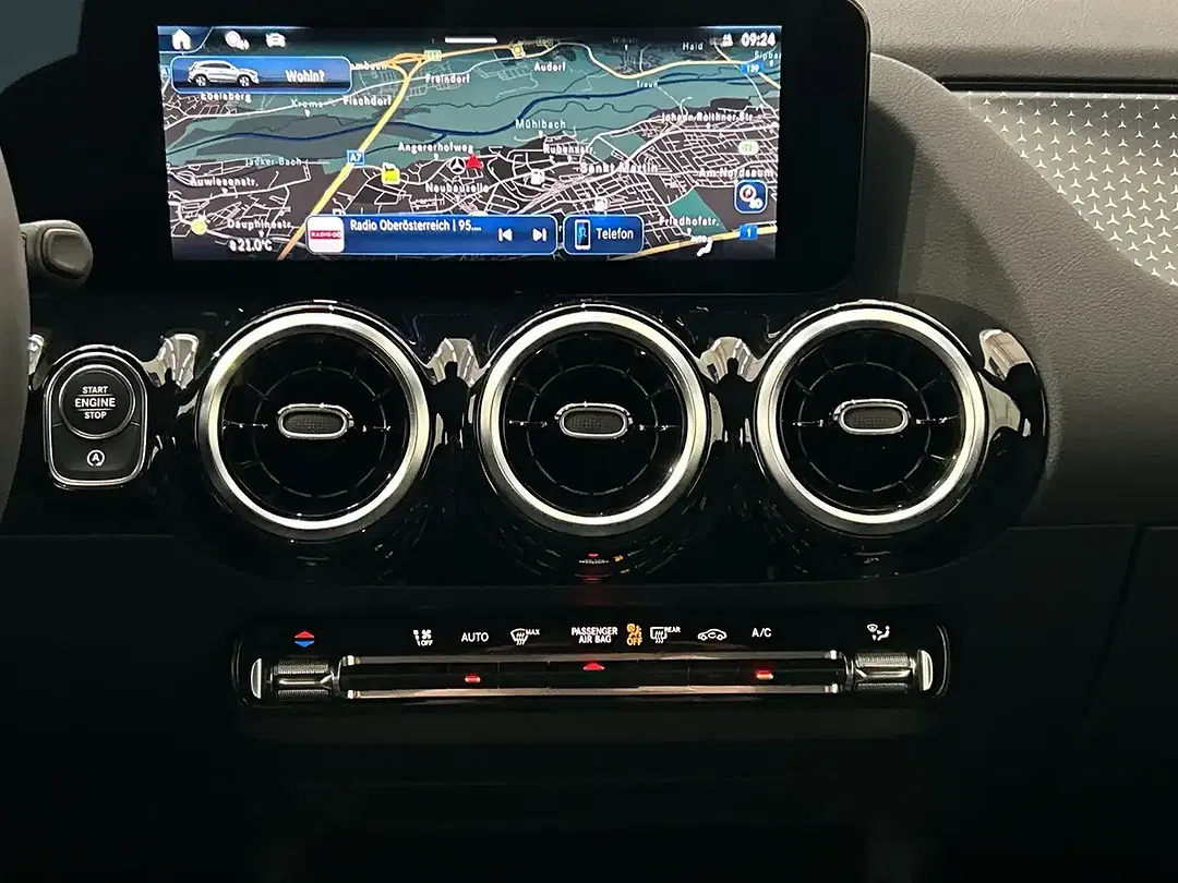 Mercedes-Benz GLA 180 - Thumbnail 9