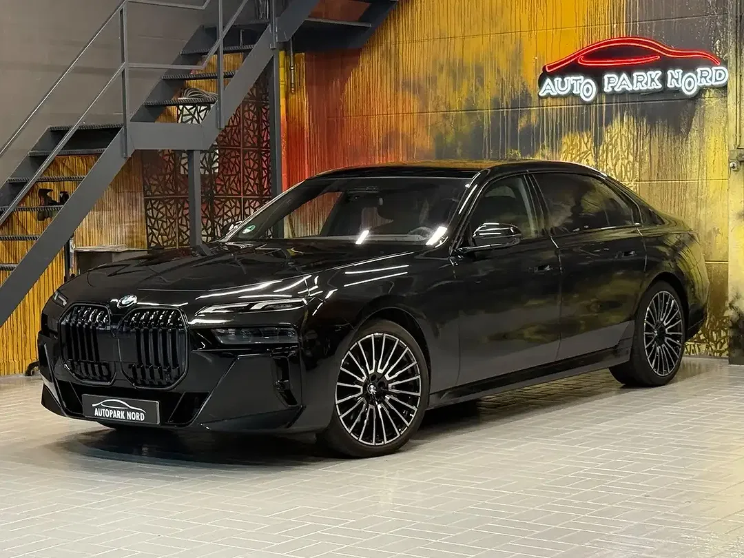 BMW 740 M Sport Pro Lounge - Thumbnail 1