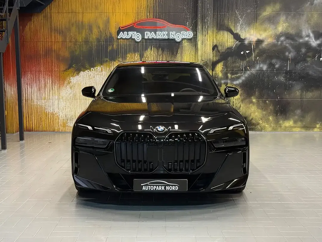 BMW 740 M Sport Pro Lounge - Thumbnail 2