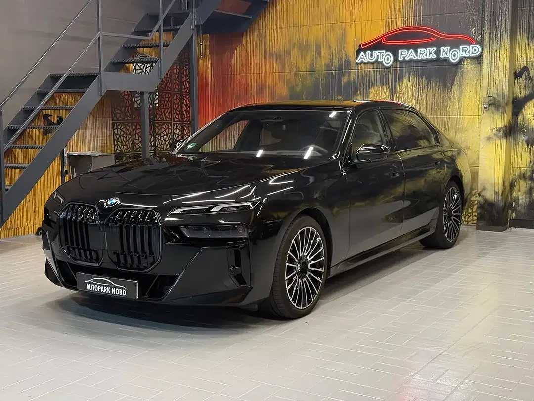 BMW 740 M Sport Pro Lounge - Thumbnail 3