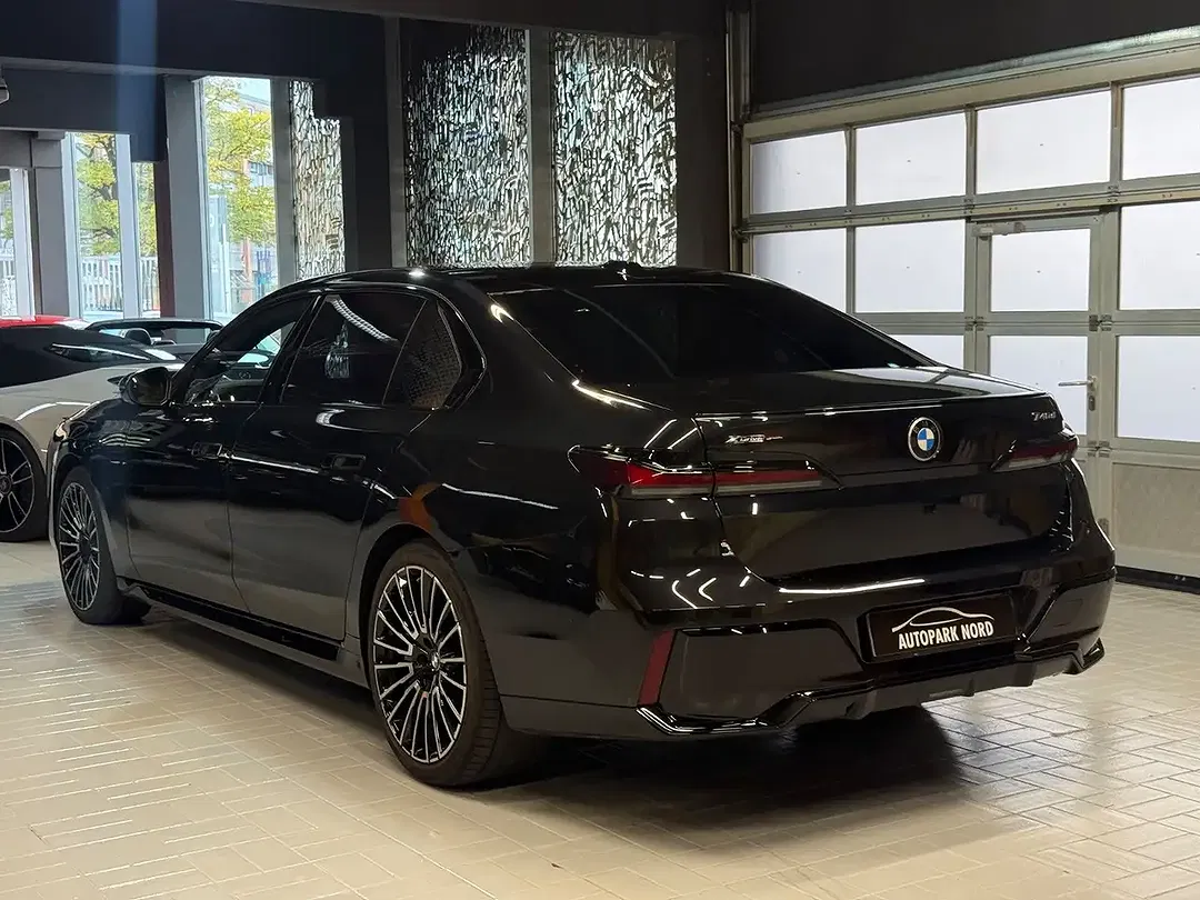 BMW 740 M Sport Pro Lounge - Thumbnail 5