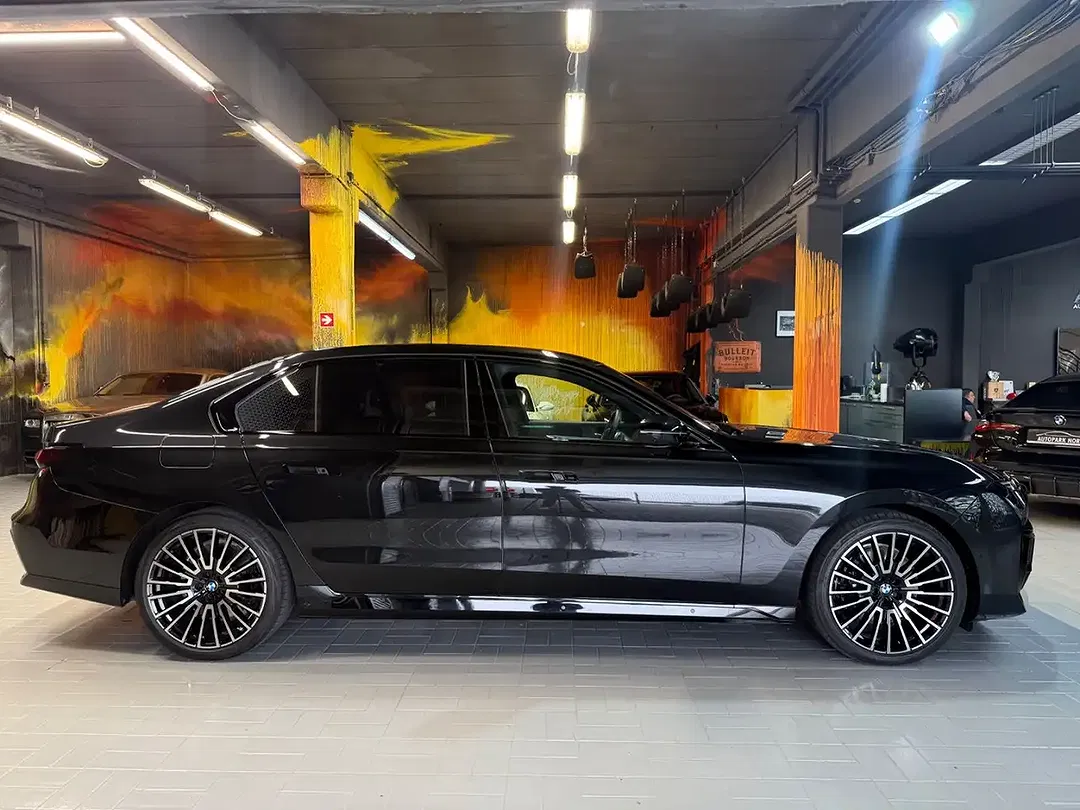BMW 740 M Sport Pro Lounge - Thumbnail 8