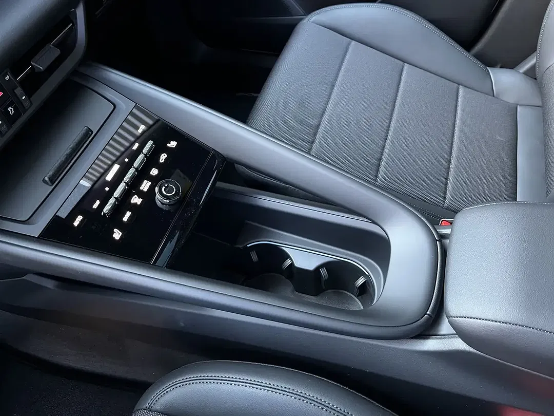 Porsche Macan 4 - Thumbnail 13