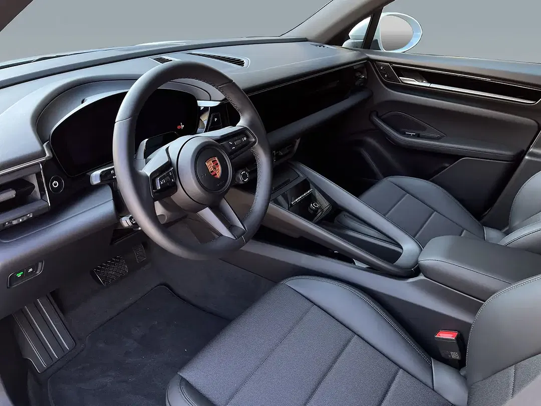 Porsche Macan 4 - Thumbnail 4
