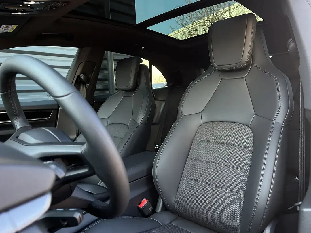 Porsche Macan 4 - Thumbnail 5