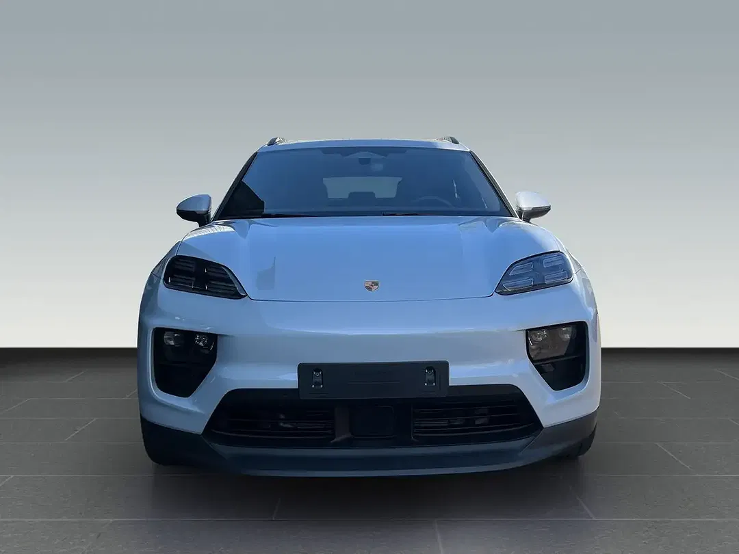 Porsche Macan 4 - Thumbnail 6