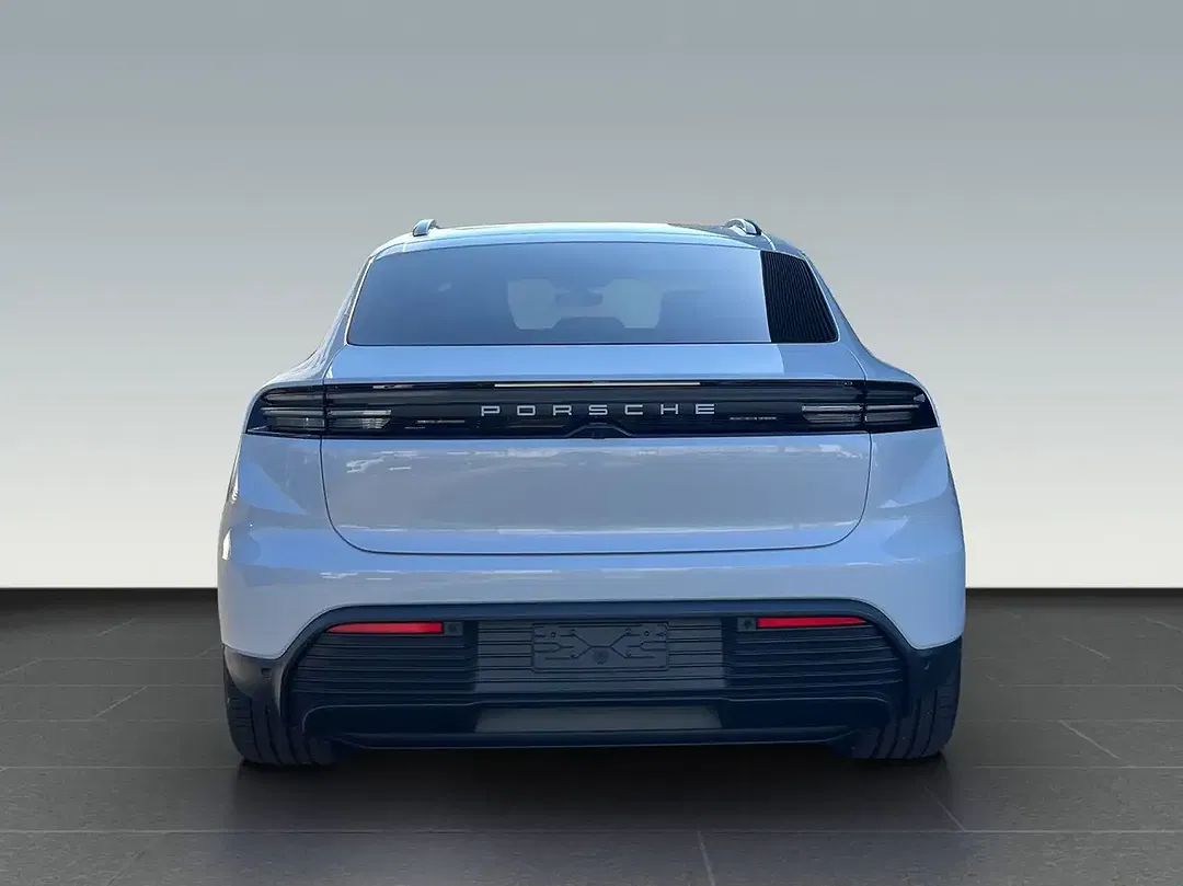 Porsche Macan 4 - Thumbnail 7