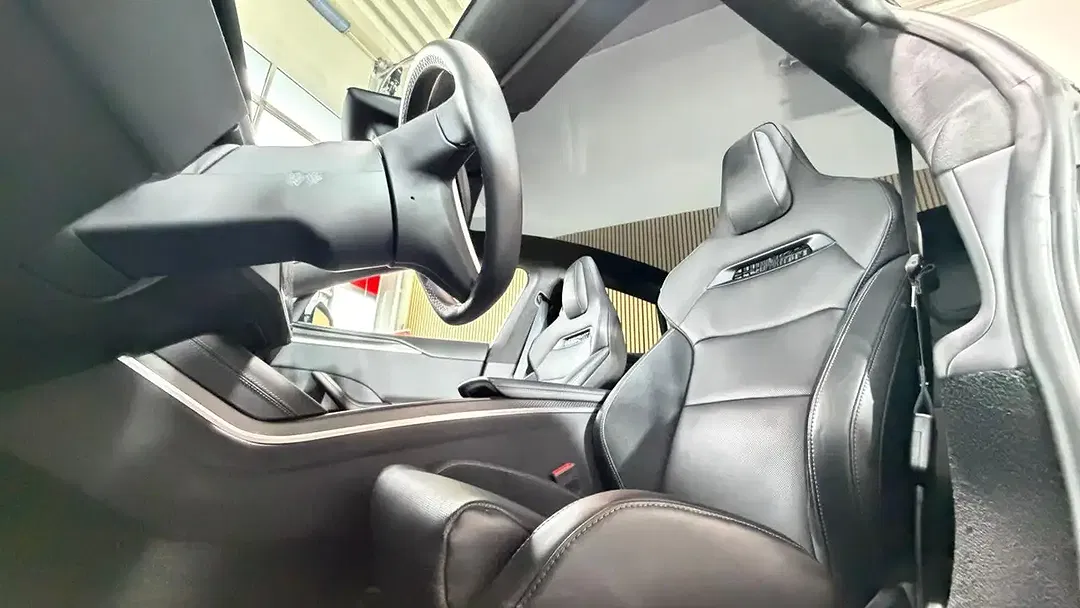 Tesla Model S Plaid - Thumbnail 12