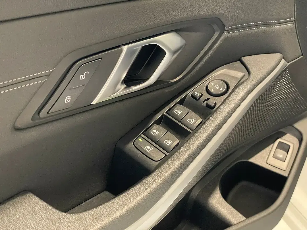 BMW 320 xDrive M Touring Sport - Thumbnail 13