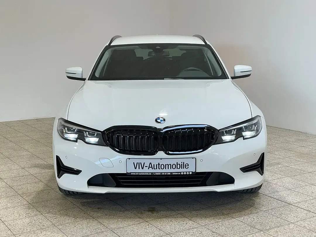 BMW 320 xDrive M Touring Sport - Thumbnail 2