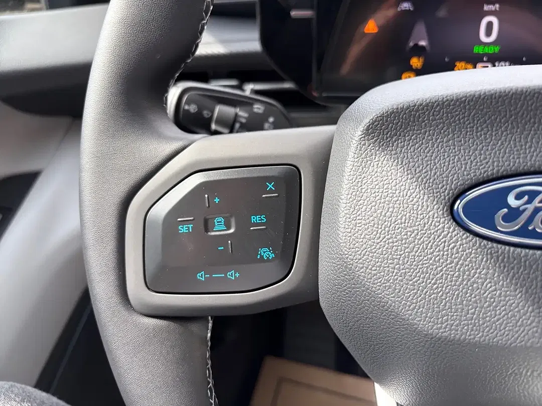 Ford Explorer Premium - Thumbnail 10
