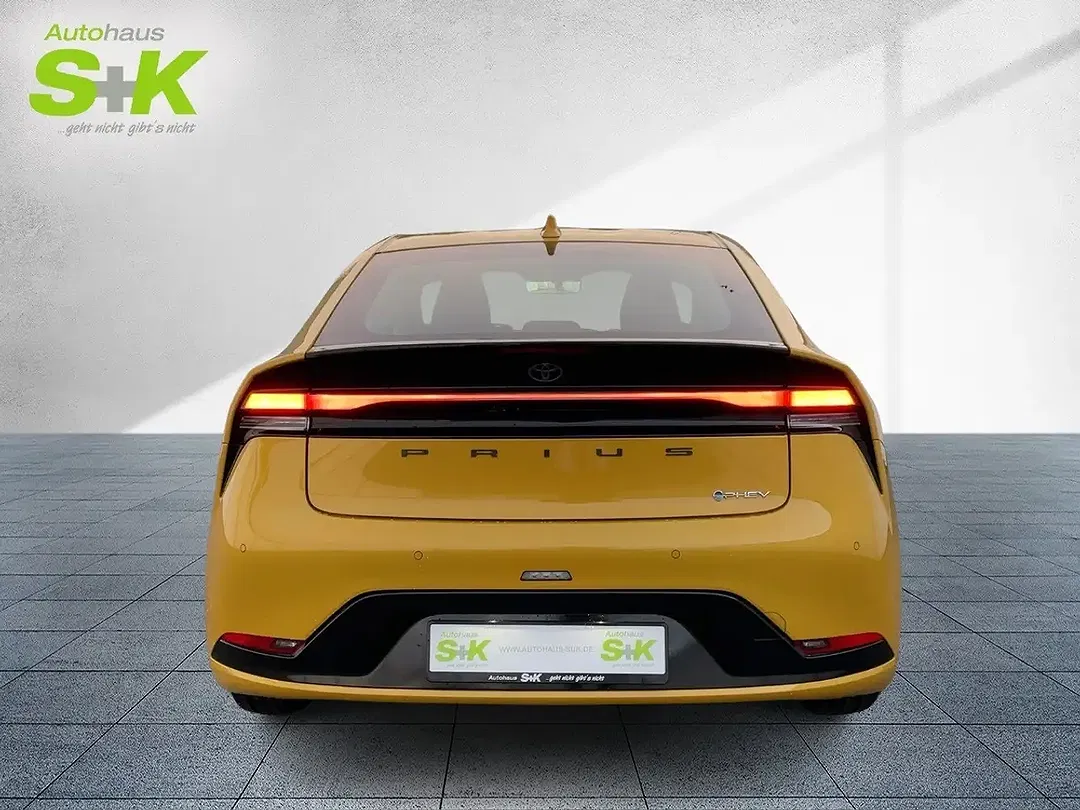 Toyota Prius Executive - Thumbnail 3