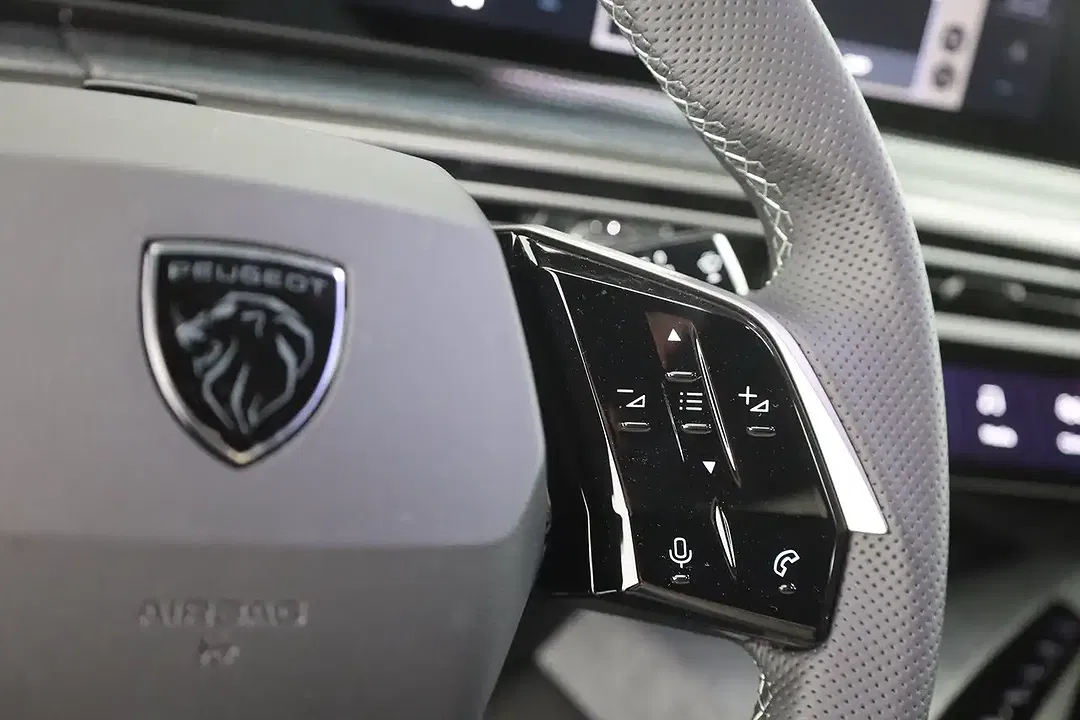 Peugeot 5008 AUT Hybrid GT - Thumbnail 15