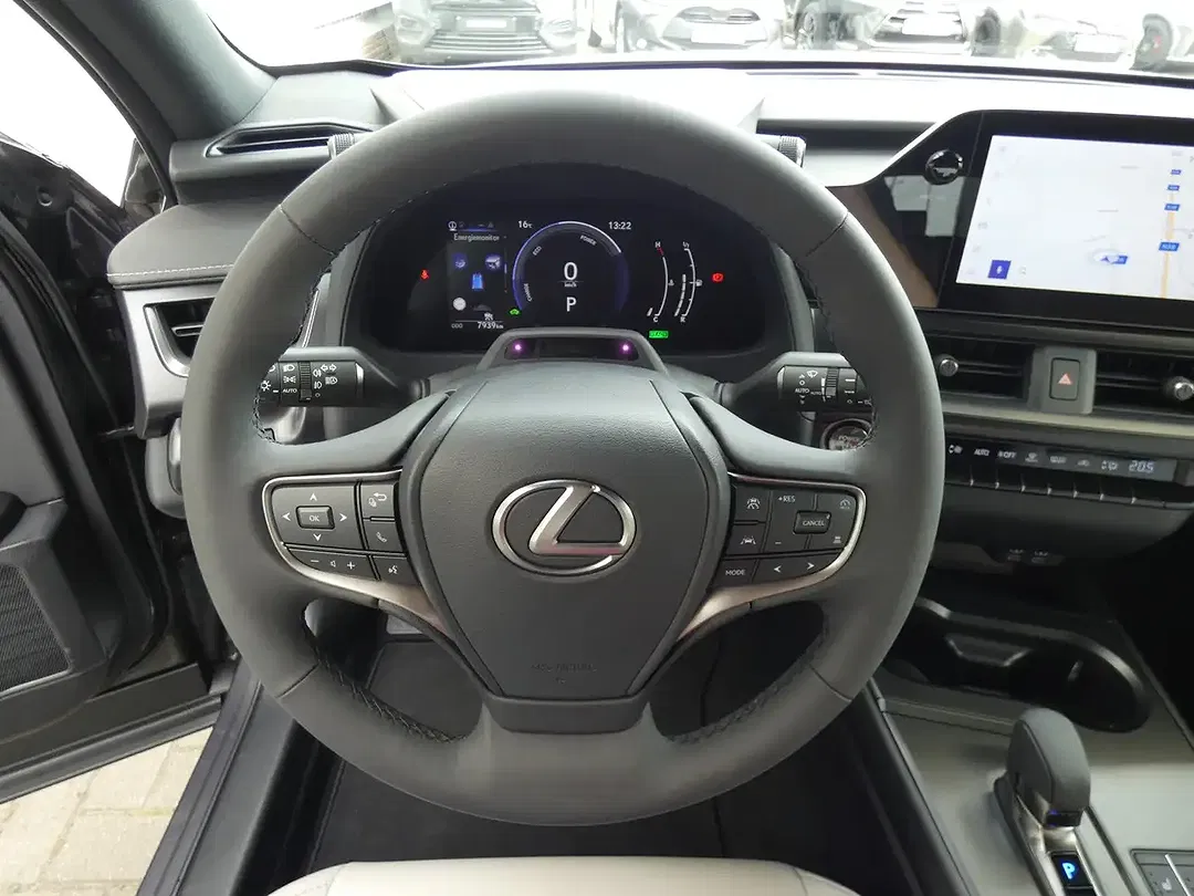 Lexus UX 300h Hybrid F SPORT Design Entry - Thumbnail 12