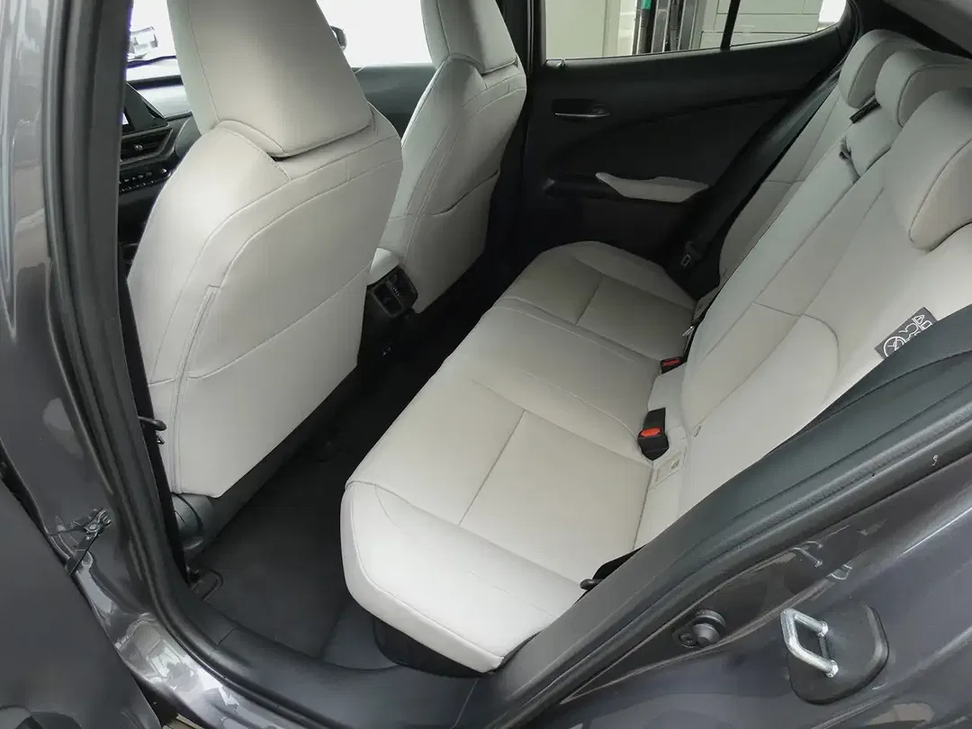 Lexus UX 300h Hybrid F SPORT Design Entry - Thumbnail 14