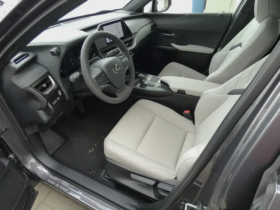 Lexus UX 300h Hybrid F SPORT Design Entry - foto 15