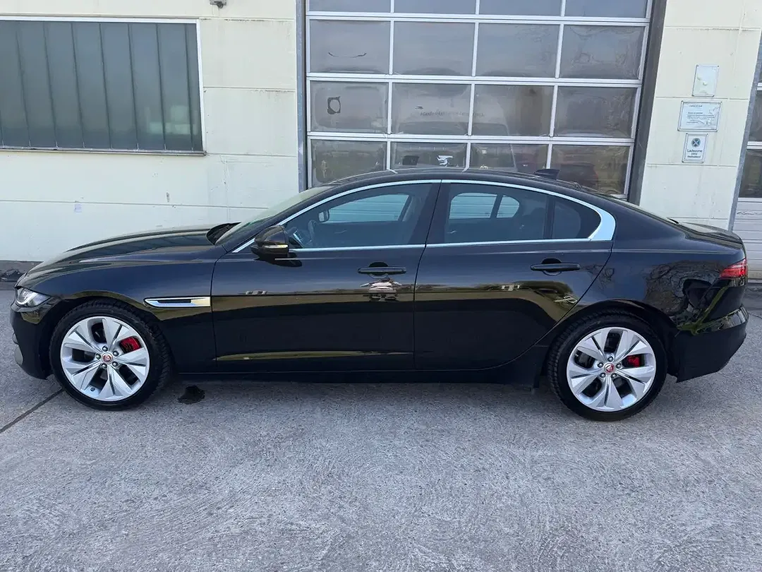 Jaguar XE S - Thumbnail 8