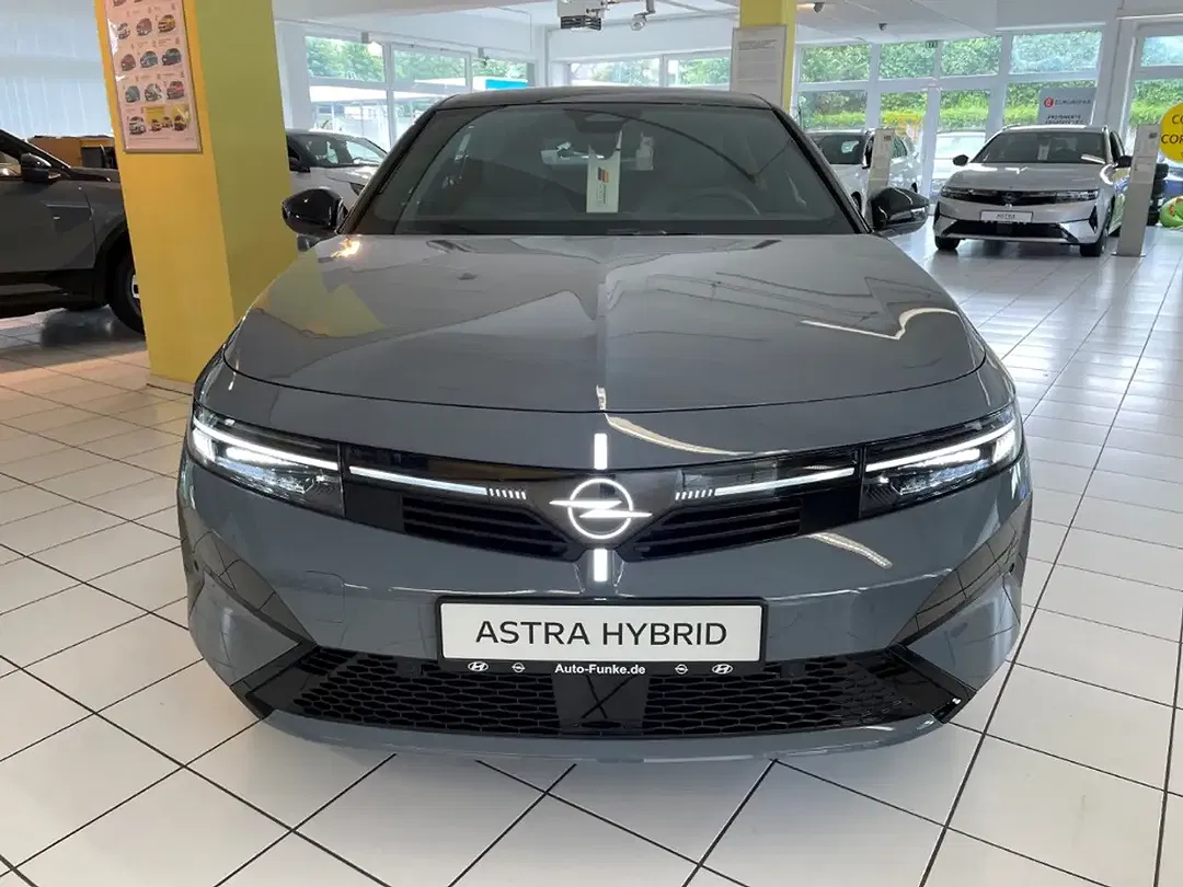 Opel Astra GS - Thumbnail 2