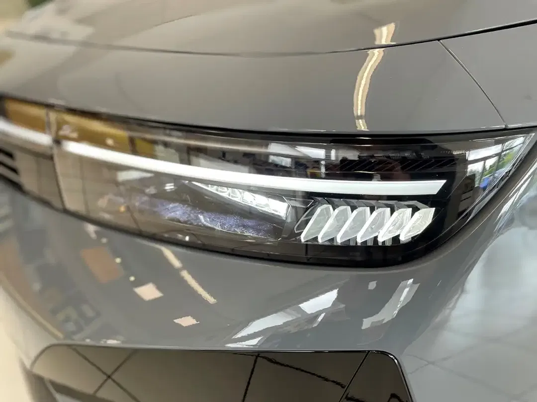 Opel Astra GS - Thumbnail 9