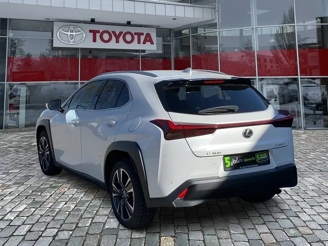 Lexus UX 250h Style Edition - foto 2