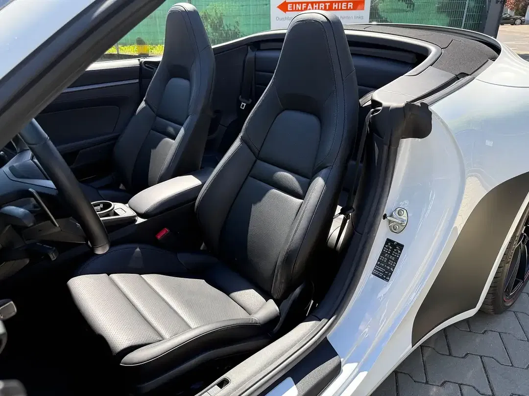 Porsche 911 Carrera S Cabriolet - Thumbnail 14