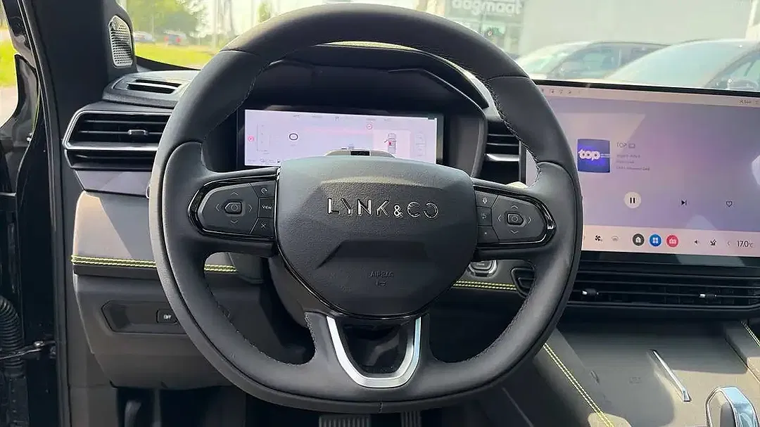 Lynk & Co 01 - Thumbnail 10