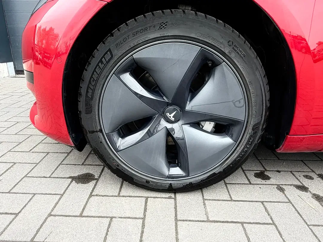 Tesla Model 3 Standard Range Plus - Thumbnail 9