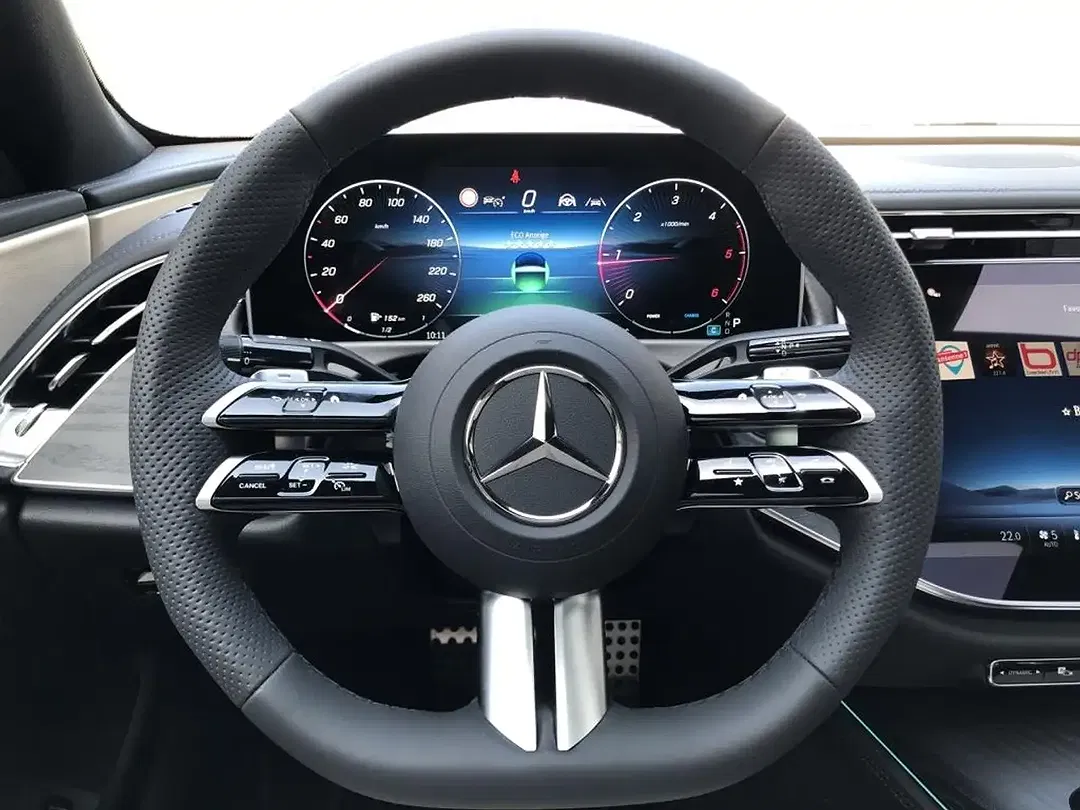 Mercedes-Benz E 220 AMG MBUX Burmester Night - Thumbnail 10