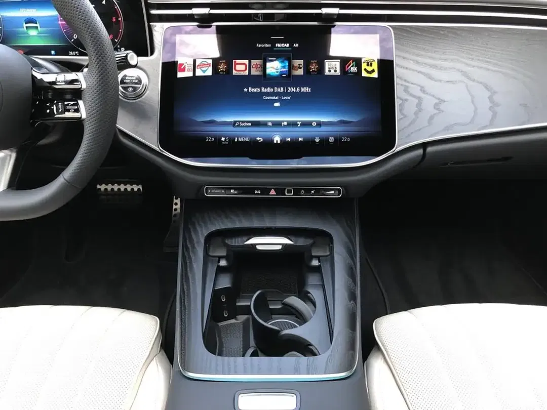 Mercedes-Benz E 220 AMG MBUX Burmester Night - foto 14